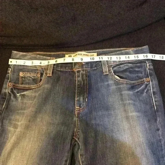Gap Low Rise Boot Cut 5 Pocket Jean w/Distressed Styling -Size 10 - Picture 7 of 9